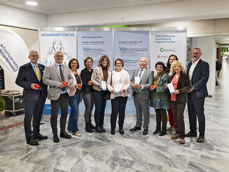 Harald Schlögl, Präsident der Ärztekammer NÖ, LR Martin Antauer, Abg. z. NÖ Landtag Doris Schmidl, ÖGB-NÖ Frauensekretärin Bernadette Korherr, AKNÖ-Vizepräsidentin Angela Fischer, Apothekerkammer NÖ Vize-Präsidentin Elisabeth Biermeier und Präsident Heinz Haberfeld, Stadträtin Renate Gamsjäger, AKNÖ-Direktorin Bettina Heise, LR Eva Prischl und Robert Leitner, Vorsitzender des Landesstellenausschusses der ÖGK in NÖ (v.l.).

Fotos: © ÖGK / Mauro Vitera